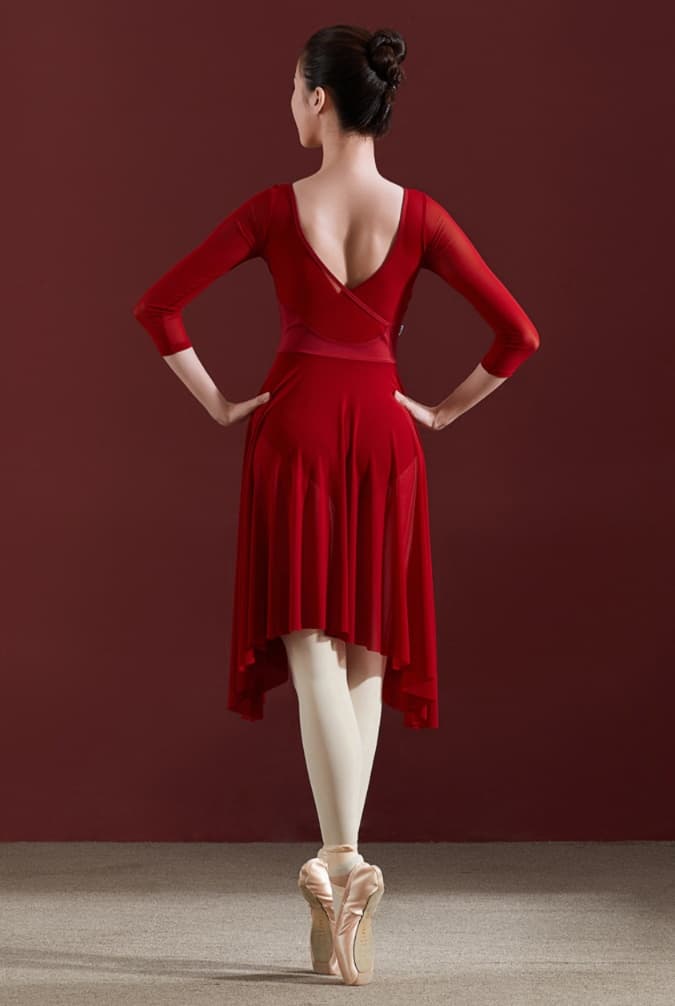エレガントフィット バレエ ダンス ドレス メッシュ デザイン｜このバレエダンスドレスは、しなやかな生地が体にフィットし、