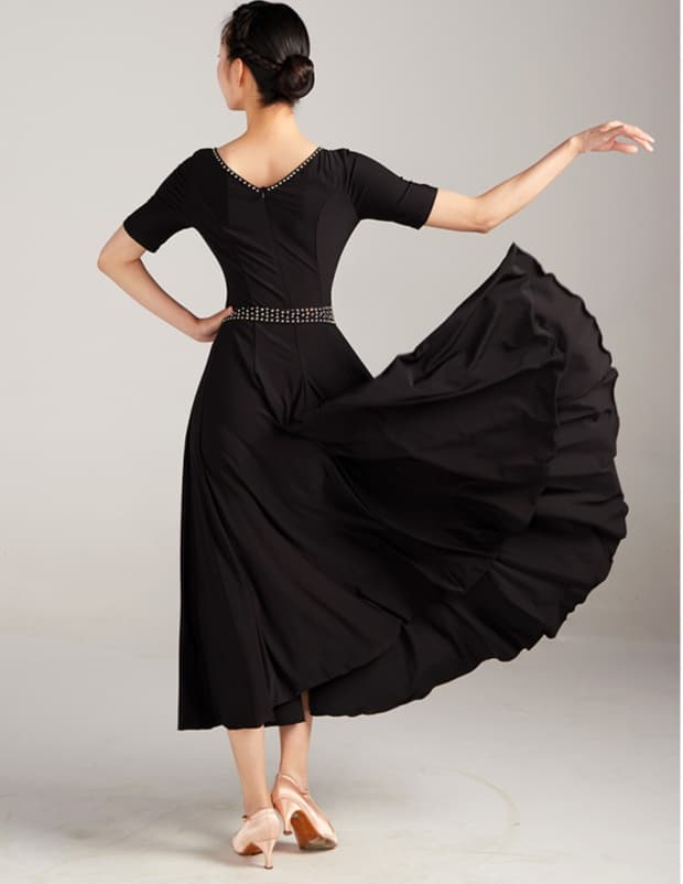 社交 ダンス ドレス 社交ダンス 優美な舞踏会ドレス 流麗なスカートライン