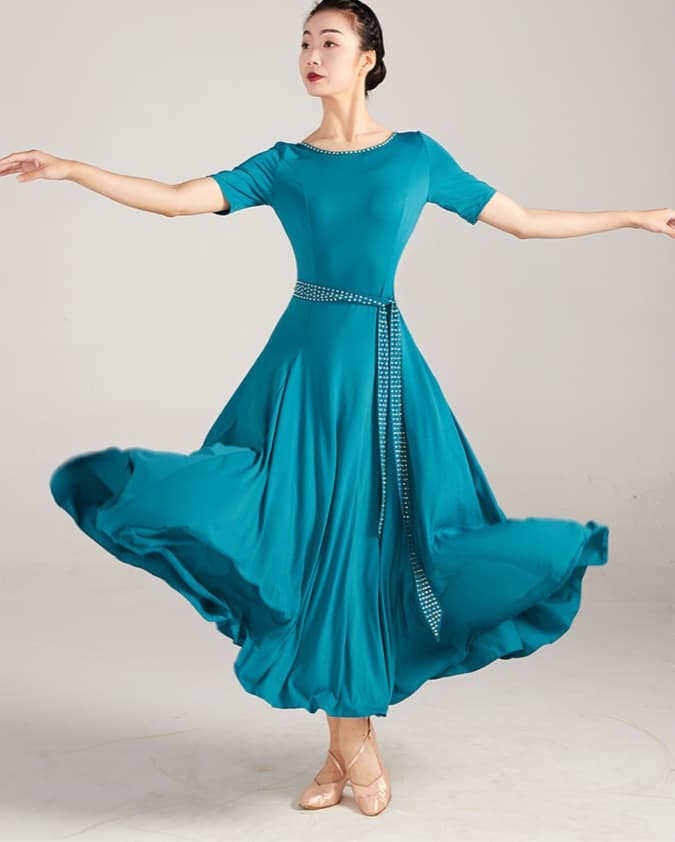 社交 ダンス ドレス 社交ダンス 優美な舞踏会ドレス 流麗なスカートライン