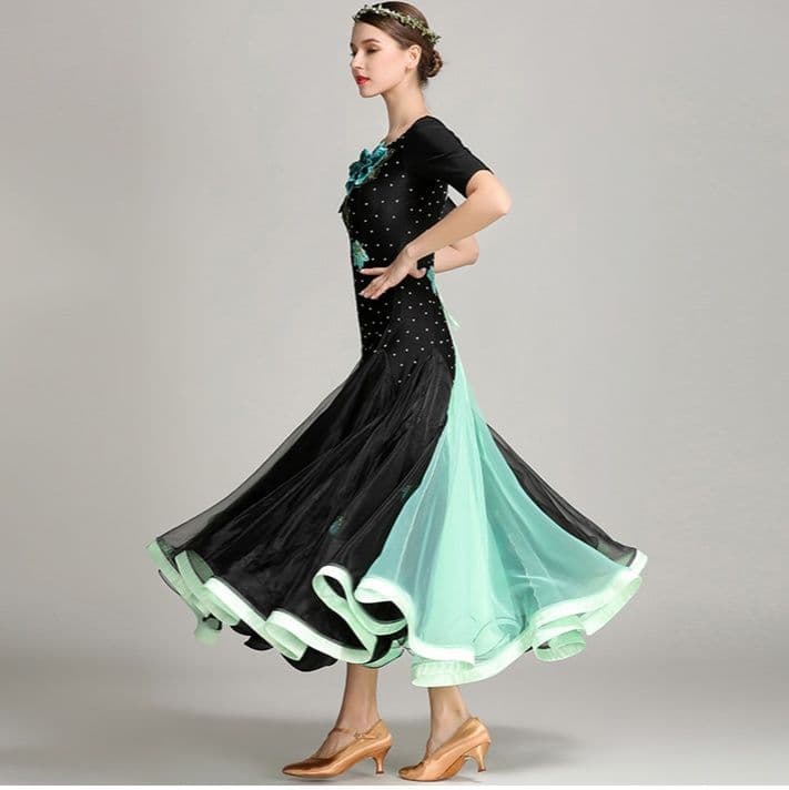 社交 ダンス ドレス 花舞う優美なドレス