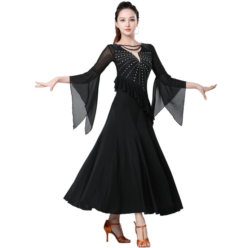 軽やか舞踏会 ダンスドレス 華麗装飾 フリル袖｜優雅なフリル袖と華やかなビジュー装飾が