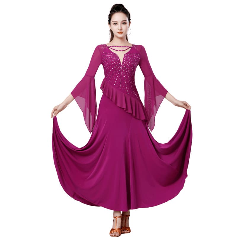 軽やか舞踏会 ダンスドレス 華麗装飾 フリル袖｜優雅なフリル袖と華やかなビジュー装飾が