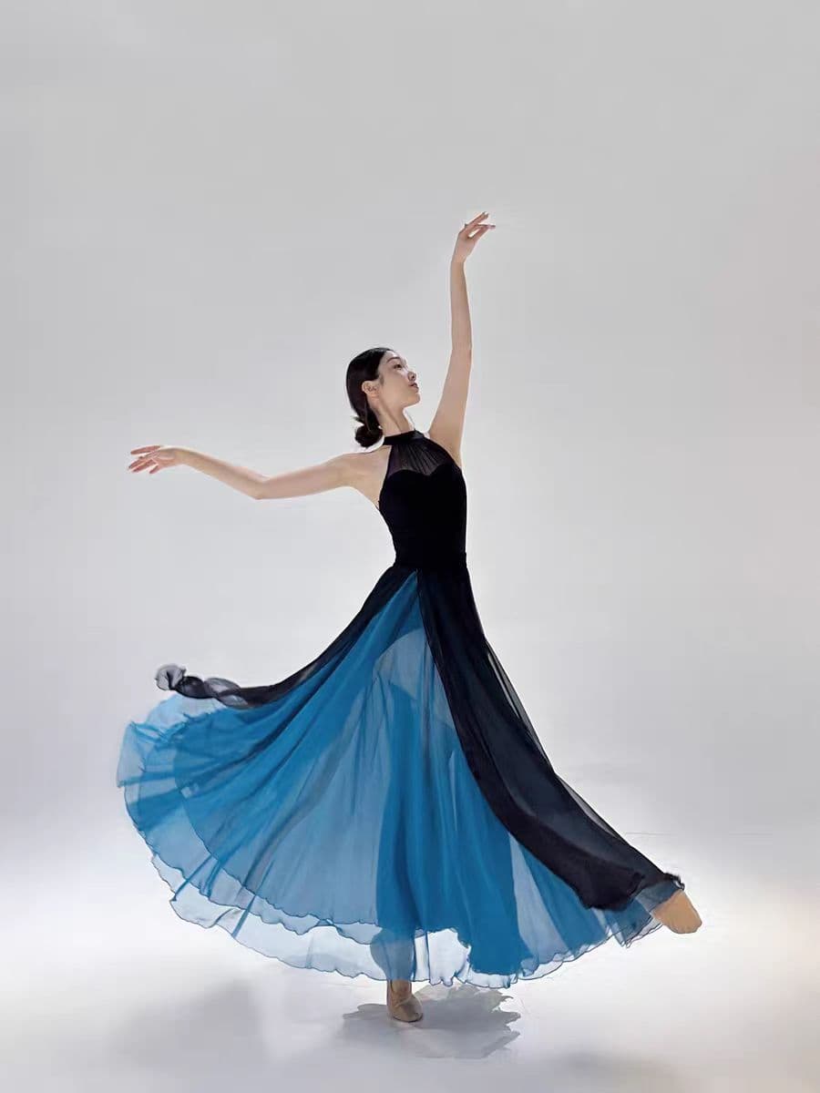 舞台を彩るエレガントダンスドレス 優美な舞姿を演出する二重シフォンホルターネック