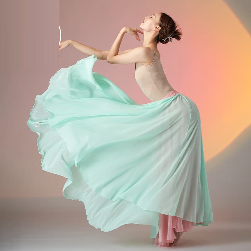 魅惑のダンスドレス｜優雅かつ情熱的な舞姫のドレープスカート